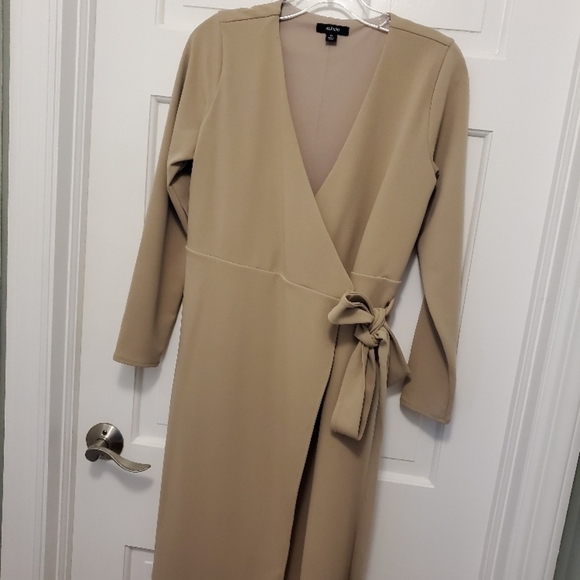Alfani Beige Belted Wrap Long sleeve Surplice Neckline Wrap Dress Size SP - Picture 10 of 12